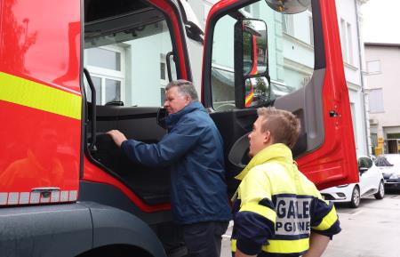 Novi GVC-3 PGD Unec pred občino Cerknica 07 FOTO LJUBO VUKELIČ